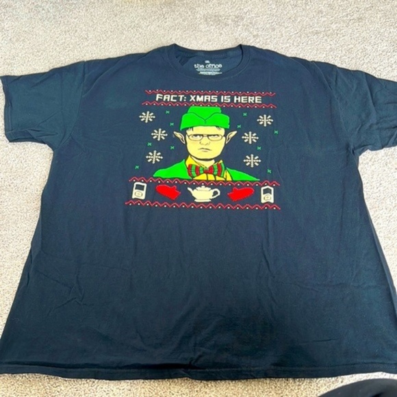 The Office Christmas Dwight T-Shirt - Picture 1 of 2